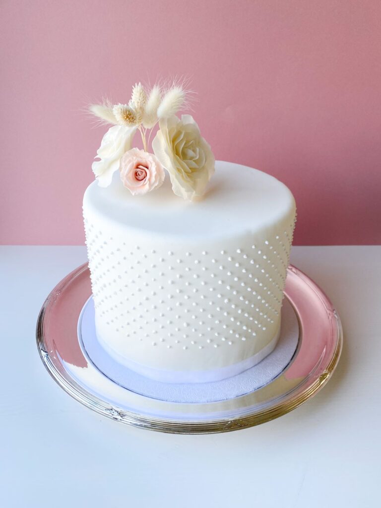 pearl cake with flowers
