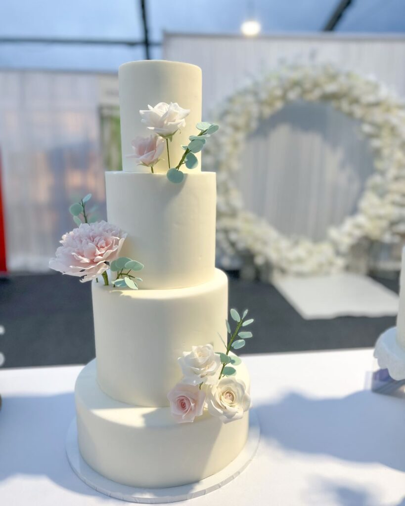 4 tier classic wedding cake